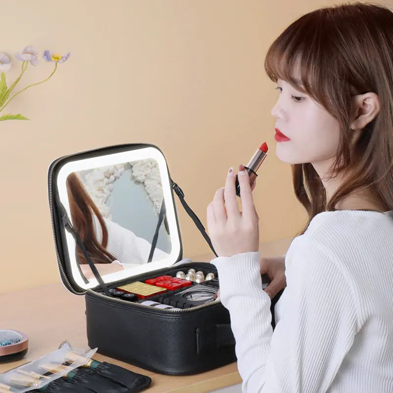 Marre De Chercher de LA lumière Du jour Pour vous Maquillez,Voici La Mallette cosmétique LED intelligente avec miroir Qui Vous éclairait Comme En Plein Journée